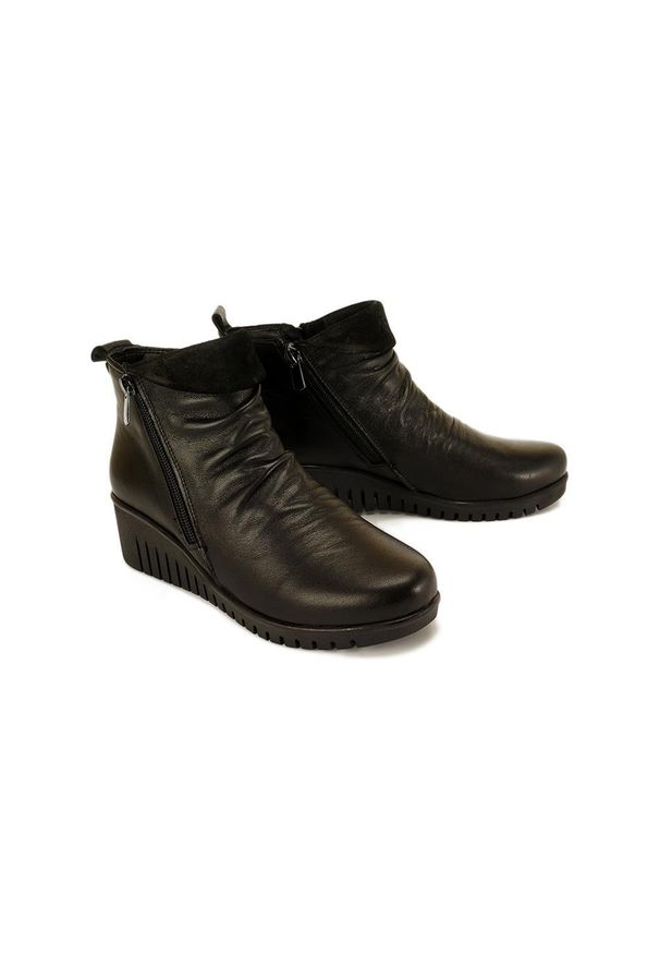 Comfortabel - COMFORTABEL 962319-1 schwarz, botki damskie. Zapięcie: zamek. Kolor: czarny. Materiał: skóra, polar. Szerokość cholewki: normalna. Obcas: na koturnie