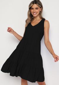 Born2be - Czarna Rozkloszowana Sukienka z Bawełny na Ramiączkach Zasea. Okazja: na randkę, na co dzień. Typ kołnierza: dekolt w kształcie V. Kolor: czarny. Materiał: bawełna. Długość rękawa: na ramiączkach. Styl: elegancki, casual #4