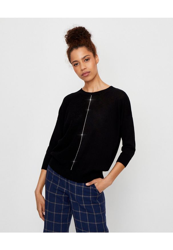PESERICO - Czarny sweter z aplikacją. Kolor: czarny. Materiał: bawełna, len. Długość rękawa: długi rękaw. Długość: długie. Wzór: aplikacja. Styl: klasyczny, elegancki