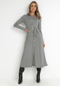 Born2be - Czarna Sukienka Rozkloszowana Długa Def. Kolor: czarny. Materiał: dzianina, materiał. Wzór: geometria. Typ sukienki: koszulowe, dopasowane. Styl: klasyczny. Długość: maxi #2