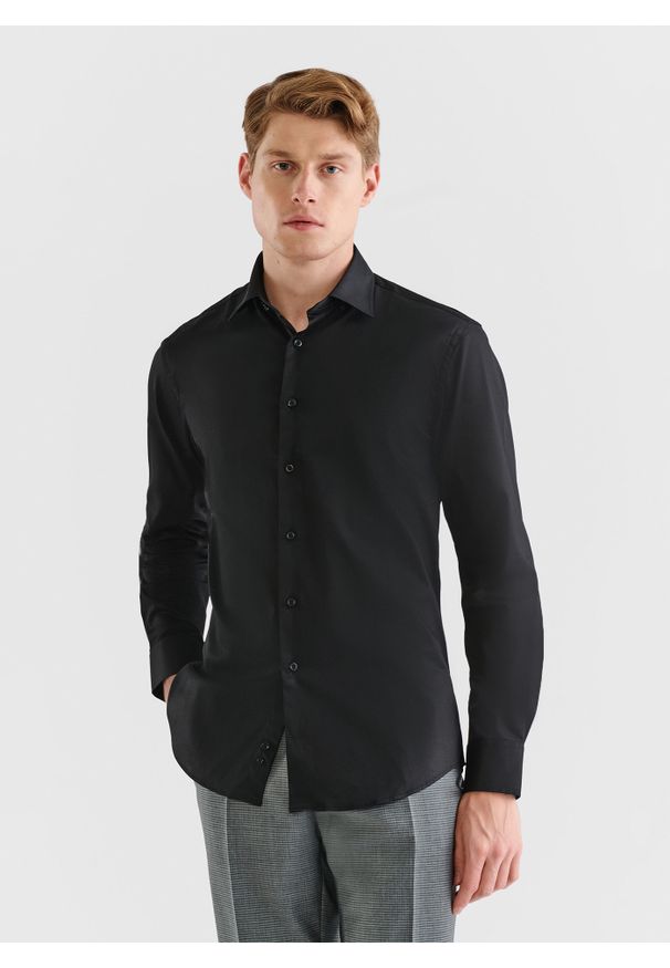 Pako Lorente - PAKO LORENTE – Koszula męska P000B-1X-002-C-S. Typ kołnierza: kołnierzyk klasyczny. Materiał: bawełna, elastan. Długość rękawa: długi rękaw. Długość: długie. Wzór: gładki. Styl: klasyczny, elegancki