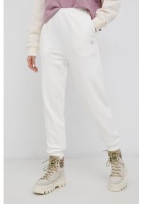 Reebok Classic Spodnie bawełniane damskie kolor kremowy gładkie. Stan: podwyższony. Kolor: beżowy. Materiał: bawełna. Wzór: gładki