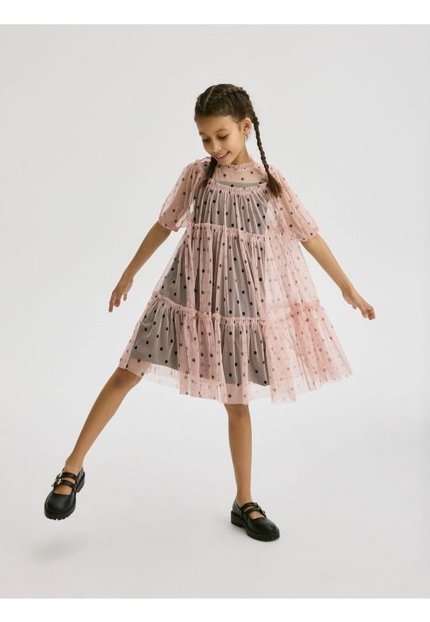 Reserved - Tiulowa sukienka w groszki - różowy. Kolor: różowy. Materiał: tiul. Wzór: grochy. Typ sukienki: w kształcie A