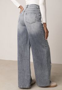 Born2be - Niebieskie Bawełniane Jeansy Typu Palazzo Ozdobione Przetarciami i Dziurami Erivaine. Okazja: na co dzień. Stan: podwyższony. Kolor: niebieski. Wzór: aplikacja. Styl: casual, elegancki #3