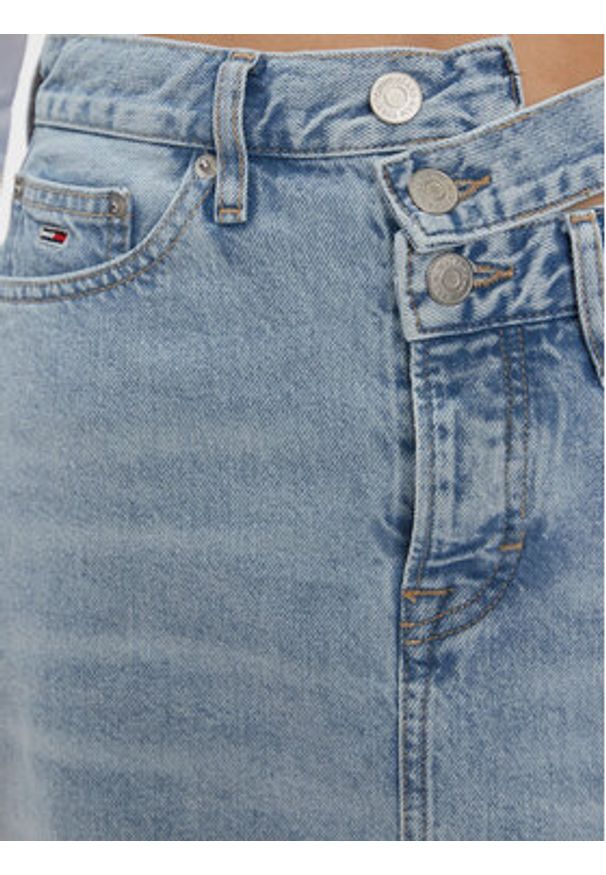 Tommy Jeans Spódnica jeansowa Mom Cut Out Wb Uh Skirt Ah7011 DW0DW17217 Niebieski Slim Fit. Kolor: niebieski. Materiał: bawełna