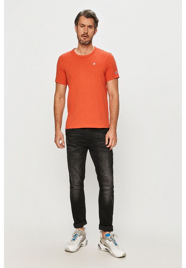 Champion - T-shirt. Okazja: na co dzień. Kolor: pomarańczowy. Materiał: dzianina. Wzór: aplikacja. Styl: casual
