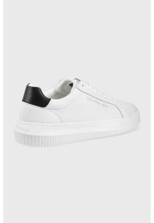 Calvin Klein Jeans sneakersy skórzane kolor biały. Nosek buta: okrągły. Zapięcie: sznurówki. Kolor: biały. Materiał: skóra