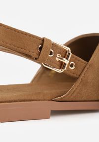 Renee - Ciemnobeżowe Sandały VICES z Imitacji Zamszu ze Skrzyżowanymi Paskami Fontalla. Okazja: na co dzień. Zapięcie: pasek. Kolor: beżowy. Materiał: zamsz. Wzór: paski. Sezon: lato. Styl: casual, elegancki #4