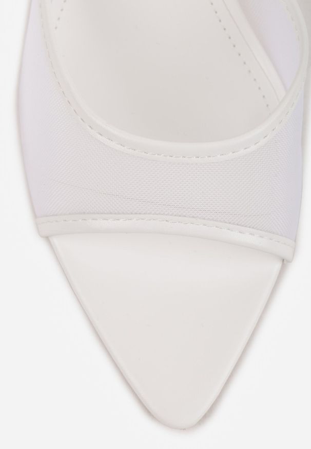 Born2be - Białe Klapki na Szpilce z Siateczkową Wyciętą Cholewką Laomesine. Nosek buta: otwarty. Kolor: biały. Materiał: skóra, materiał. Sezon: lato. Obcas: na szpilce. Styl: klasyczny. Wysokość obcasa: średni