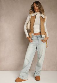 Renee - Beżowa Kamizelka w Rockowym Stylu z Futerkiem w Stylu Baranka i Klamrą Tiofira. Okazja: na co dzień. Kolor: beżowy. Materiał: futro. Styl: rockowy #2