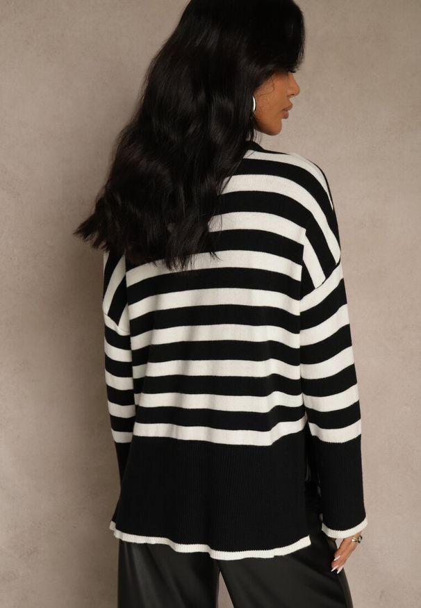 Renee - Czarno-Biały Sweter Oversize w Paski Kalitusa. Okazja: na co dzień. Kolor: biały. Materiał: jeans. Wzór: paski. Styl: casual
