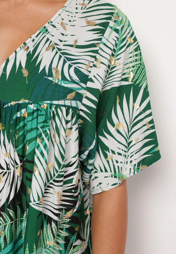 Born2be - Biało-Zielona Rozkloszowana Sukienka z Dekoltem w Serek i Falbanką Tiamaria. Okazja: na co dzień. Typ kołnierza: dekolt w serek. Kolor: biały. Typ sukienki: rozkloszowane, proste. Styl: wizytowy, casual, elegancki