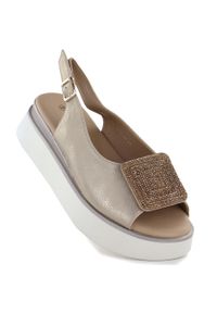 POTOCKI - Sandały damskie na grubej platformie złote Potocki SZ12590. Kolor: złoty. Materiał: skóra ekologiczna. Sezon: lato. Obcas: na platformie #1