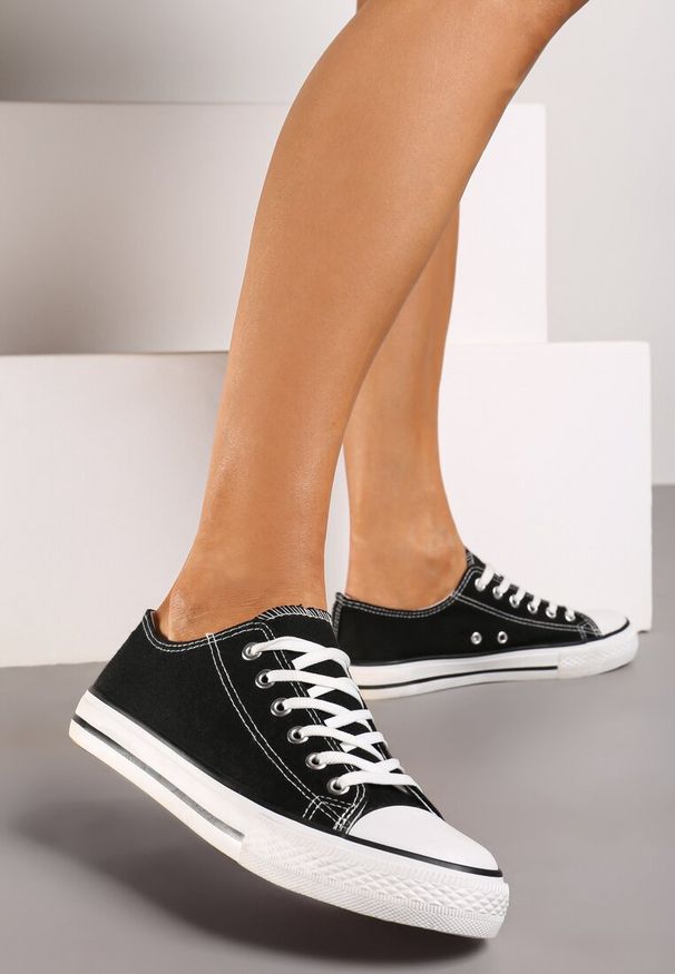 Born2be - Czarno-Białe Trampki Jazlyn. Wysokość cholewki: przed kostkę. Nosek buta: okrągły. Kolor: czarny. Materiał: materiał, kauczuk. Szerokość cholewki: normalna. Wzór: aplikacja, gładki. Styl: sportowy