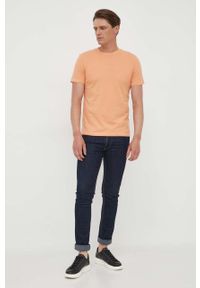 Guess t-shirt bawełniany kolor pomarańczowy z aplikacją. Kolor: pomarańczowy. Materiał: bawełna. Wzór: aplikacja. Styl: klasyczny #3
