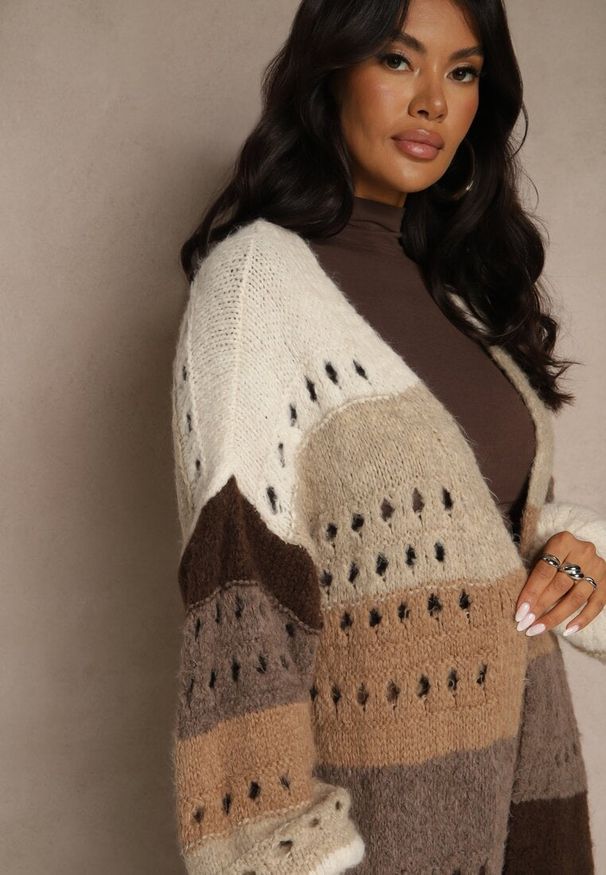 Renee - Beżowy Ażurowy Kardigan w Paski z Dodatkiem Wełny i Wiskozy o Długim Kroju Ilonine. Okazja: na co dzień. Kolor: beżowy. Materiał: wełna, wiskoza. Długość: długie. Wzór: ażurowy, paski. Styl: casual