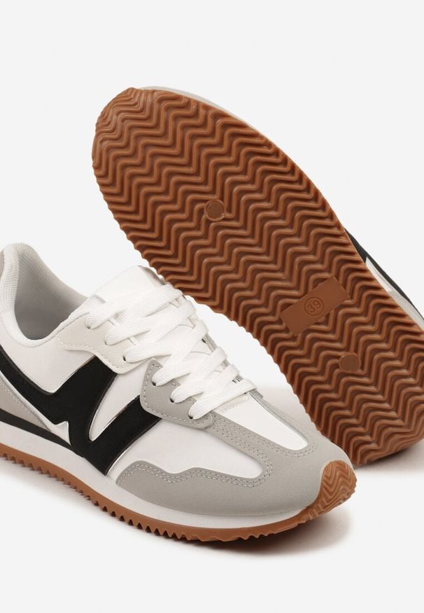 Born2be - Szare Sneakersy z Metaliczną Lamówką i Geometrycznym Wzorem Tosvella. Okazja: na co dzień. Zapięcie: sznurówki. Kolor: szary. Materiał: jeans. Wzór: geometria