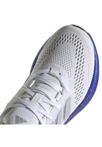 Adidas - Buty do biegania adidas Pure Boost 22 W HQ8576 białe. Kolor: biały. Materiał: materiał, syntetyk, guma. Szerokość cholewki: normalna