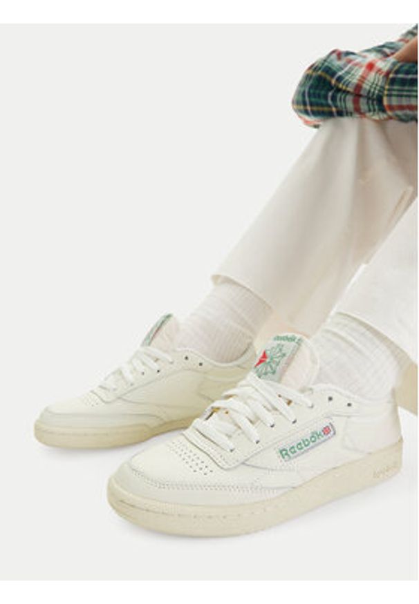 Reebok Sneakersy EO-CLUB C 85 VINTAGE 100007797 Écru. Materiał: skóra. Model: Reebok Club