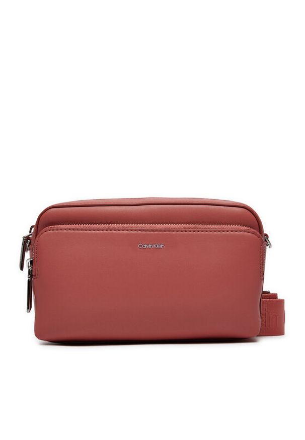 Calvin Klein Torebka Ck Must Camera Bag K60K611927 Różowy. Kolor: różowy. Materiał: skórzane