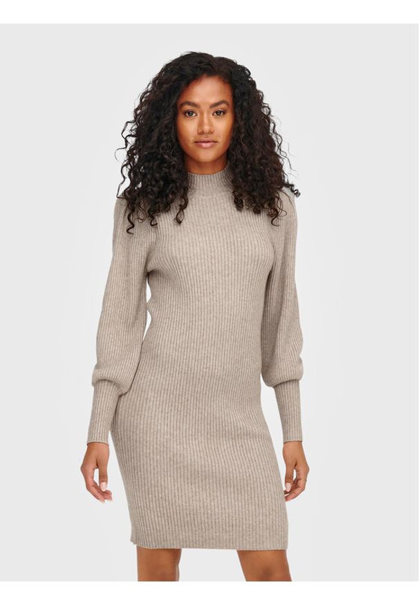 only - ONLY Sukienka dzianinowa Katia 15232502 Beżowy Comfort Fit. Kolor: beżowy. Materiał: wiskoza