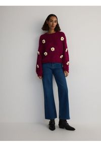 Reserved - Sweter z ozdobnymi aplikacjami - intensywny róż. Kolor: różowy. Materiał: dzianina. Wzór: aplikacja #1
