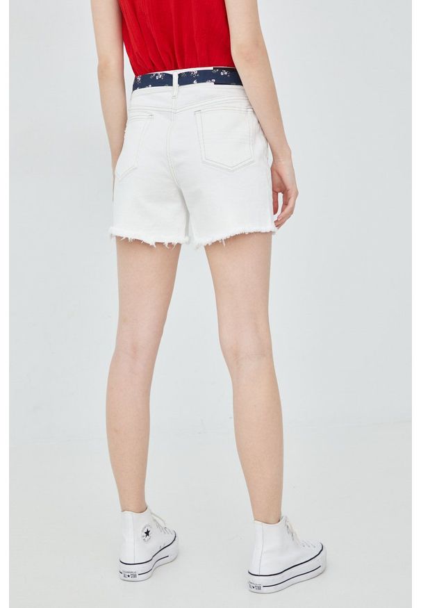 Superdry szorty jeansowe damskie kolor biały gładkie medium waist. Kolor: biały. Materiał: jeans. Wzór: gładki
