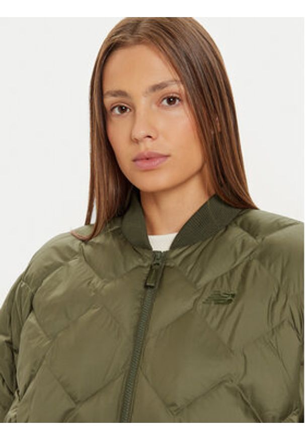 New Balance Kurtka puchowa WJ43503 Zielony Loose Fit. Kolor: zielony. Materiał: syntetyk