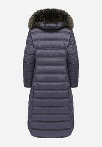 Born2be - Granatowa Pikowana Kurtka Zimowa o Długim Kroju z Odpinanym Kapturem z Futrem Mintoria. Okazja: na co dzień. Kolor: niebieski. Materiał: futro. Długość: długie. Sezon: zima. Styl: casual, elegancki #7