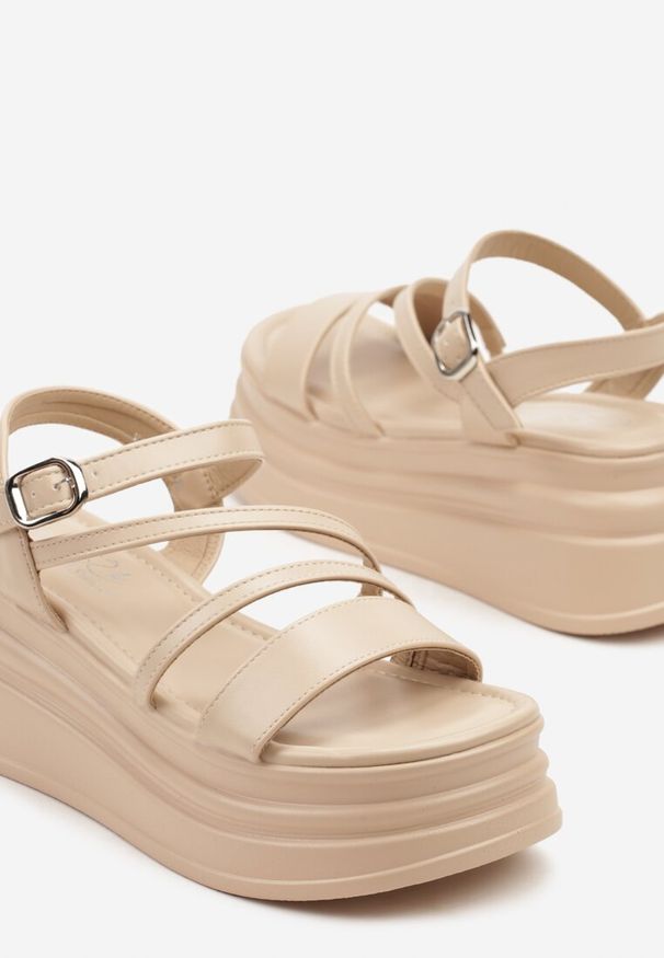 Renee - Beżowe Sandały na Platformie Ozdobione Paskami Isfia. Zapięcie: pasek. Kolor: beżowy. Materiał: jeans. Wzór: aplikacja. Obcas: na platformie