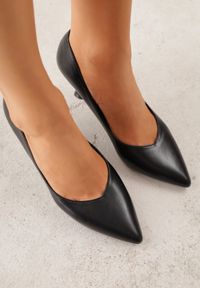 Born2be - Czarne Czółenka na Szpilce o Stożkowym Kształcie Kowena. Okazja: na spotkanie biznesowe. Kolor: czarny. Materiał: jeans, koronka. Wzór: gładki. Obcas: na szpilce. Styl: biznesowy, elegancki, klasyczny, wizytowy #9