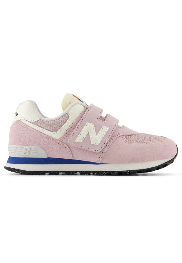 Buty dziecięce New Balance PV574VPK – różowe. Zapięcie: rzepy. Kolor: różowy. Materiał: guma, syntetyk, materiał. Szerokość cholewki: normalna. Model: New Balance 574. Sport: turystyka piesza