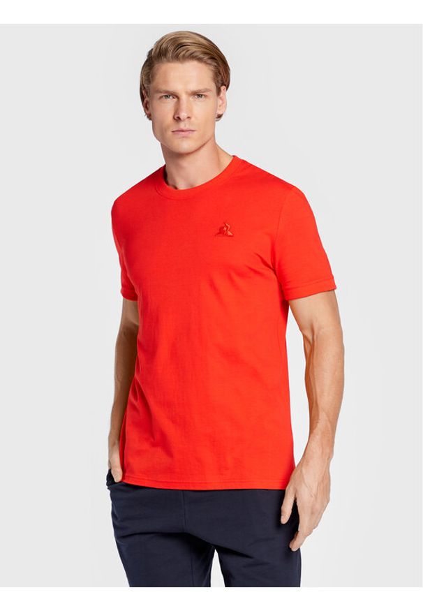 Le Coq Sportif T-Shirt 2210828 Czerwony Regular Fit. Kolor: czerwony. Materiał: bawełna