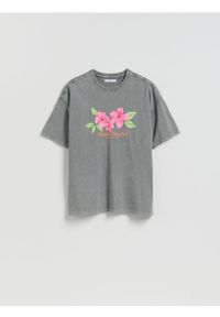 Reserved - T-shirt z nadrukiem - ciemnoszary. Kolor: szary. Materiał: dzianina, bawełna. Wzór: nadruk #1