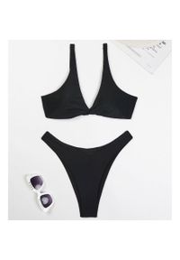 Intica - Bikini z trójkątnym topem na plażę i basen Muire. Kolor: czarny. Materiał: materiał
