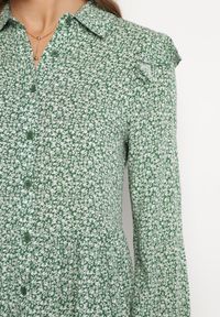 Born2be - Zielona Rozkloszowana Sukienka Mini w Kwiaty z Falbankami na Ramionach Lorean. Okazja: na spacer, na imprezę. Typ kołnierza: kołnierz z falbankami. Kolor: zielony. Materiał: materiał. Wzór: kwiaty. Sezon: lato. Styl: elegancki. Długość: mini #7