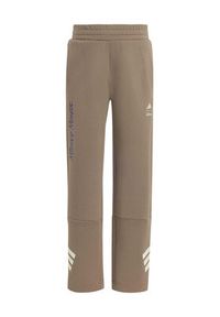 adidas Spodnie dresowe Adidas Disney Mickey Mouse KS3955 Beżowy Regular Fit. Kolor: beżowy. Materiał: syntetyk. Wzór: motyw z bajki #8