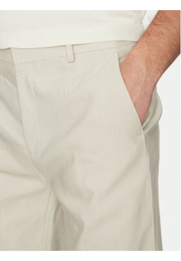 Calvin Klein Spodnie materiałowe K10K114400 Beżowy Slim Fit. Kolor: beżowy. Materiał: lyocell, len