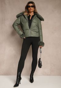 Renee - Zielona Kurtka z Pikowanymi Przeszyciami i Szerokim Kołnierzem z Futrem Galaressa. Okazja: na co dzień. Kolor: zielony. Materiał: futro. Długość: krótkie. Styl: casual #5