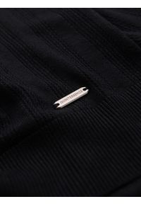 Ombre Clothing - Ażurowy męski sweter z okrągłym dekoltem i krótkim rękawem – czarny V2 - Rozmiar: L. Kolor: czarny. Materiał: wiskoza, prążkowany, dzianina, elastan, nylon. Długość rękawa: krótki rękaw. Długość: krótkie. Wzór: ażurowy. Styl: elegancki #6