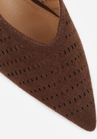 Renee - Ciemnobrązowe Czółenka Slingback VICES na Kaczuszce z Ażurową Cholewką Klephei. Zapięcie: pasek. Kolor: brązowy. Materiał: jeans, skóra, koronka. Szerokość cholewki: normalna. Wzór: ażurowy. Obcas: na szpilce #4