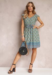 Renee - Miętowo-Zielona Wiskozowa Sukienka Mini z Falbanką i Gumką w Talii Ridholi. Kolor: miętowy. Materiał: wiskoza. Długość: mini