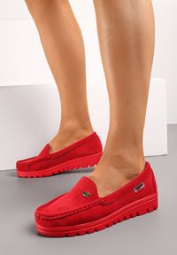 Born2be - Czerwone Mokasyny na Delikatnej Platformie ze Skórzaną Wkładką Xanulla. Nosek buta: okrągły. Kolor: czerwony. Materiał: skóra. Obcas: na platformie. Styl: klasyczny. Wysokość obcasa: niski #2