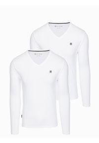Ombre Clothing - Zestaw męskich longsleeve'ów SLIM FIT z dekoltem typu V i logotypem 2-pak – biały V2. Okazja: na co dzień. Kolor: biały. Materiał: bawełna, elastan, materiał. Długość rękawa: długi rękaw. Wzór: gładki, jednolity. Styl: klasyczny, casual