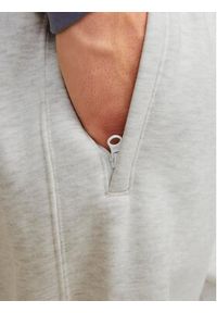 Jack & Jones - Jack&Jones Spodnie dresowe Bill Urban Edge 12263026 Szary Relaxed Fit. Kolor: szary. Materiał: syntetyk #5