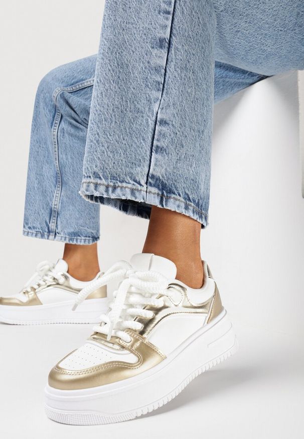 Born2be - Biało-Złote Sneakersy na Grubej Podeszwie z Licznymi Wstawkami na Cholewce Lairemea. Kolor: biały. Szerokość cholewki: normalna