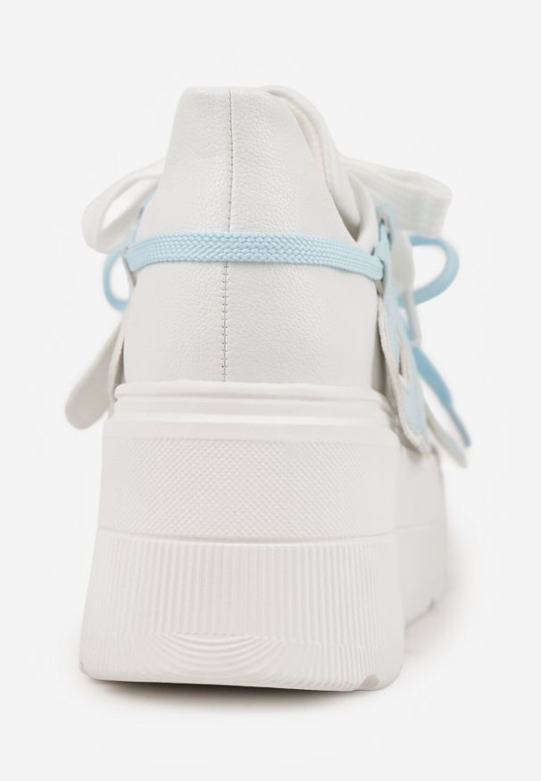 Born2be - Biało-Niebieskie Płaskie Sneakersy Vices z Podwójnym Sznurowaniem ze Zdobieniem 3D Nelarissa. Okazja: na co dzień. Zapięcie: sznurówki. Kolor: biały. Materiał: jeans, bawełna. Wzór: aplikacja. Obcas: na obcasie. Wysokość obcasa: niski