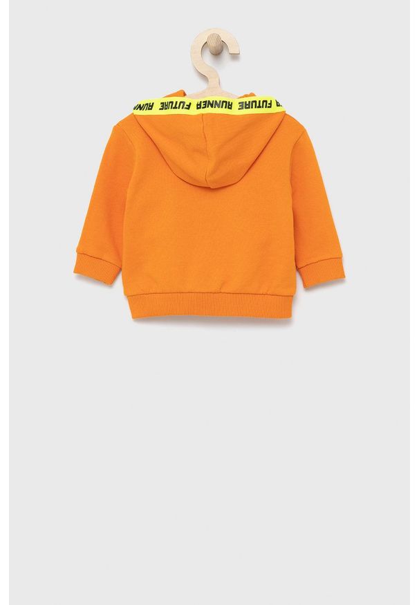 United Colors of Benetton bluza bawełniana dziecięca kolor pomarańczowy z kapturem z nadrukiem. Okazja: na co dzień. Typ kołnierza: kaptur. Kolor: pomarańczowy. Materiał: bawełna. Długość: długie. Wzór: nadruk. Styl: casual