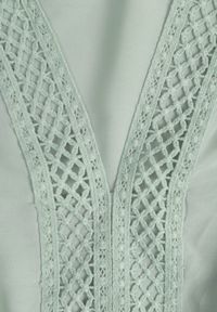 Renee - Miętowa Rozkloszowana Sukienka Maxi z Gumką w Talii i Koronkowym Dekoltem Cheteia. Kolor: miętowy. Materiał: koronka. Sezon: wiosna, lato. Długość: maxi #7