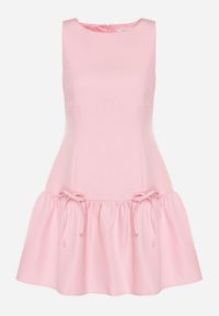 Born2be - Różowa Rozkloszowana Sukienka Vices Bez Rękawów z Obniżonym Stanem i Kokardkami Folinesa. Okazja: na co dzień. Typ kołnierza: kokarda. Kolor: różowy. Długość rękawa: bez rękawów. Styl: klasyczny, casual, elegancki #6